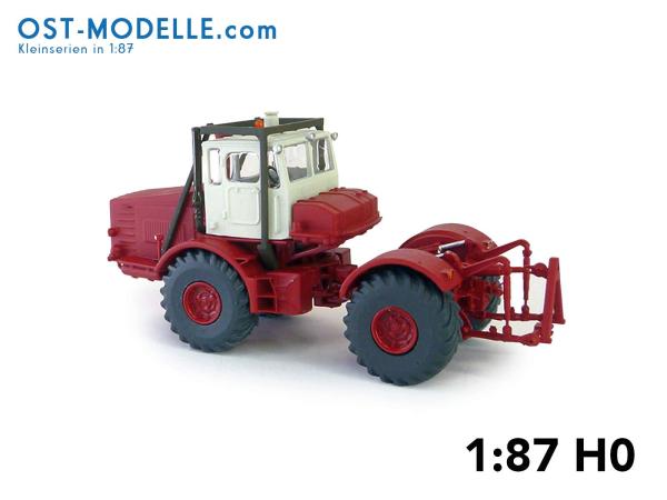 Traktor Kirovets K700 rot weiss mit Motorverkleidung Überrollbügel